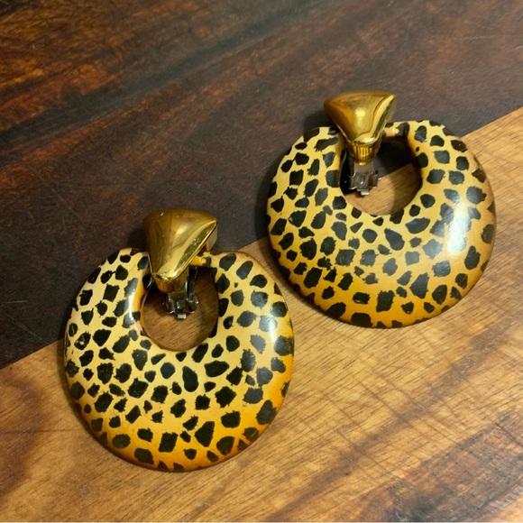 1980’s Vintage Acrylic Cheetah Print Clip Ons - Picture 3 of 5